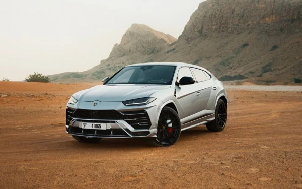  Silver Lamborghini Urus Photo 1
