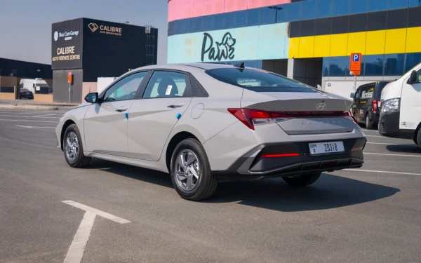  Grey Hyundai Elantra Photo 4