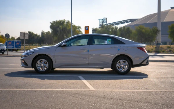  Grey Hyundai Elantra Photo 2