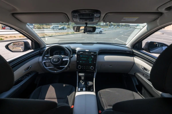  Silver Hyundai Tucson Photo 10