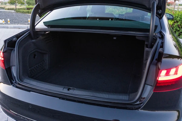  Black Audi A4 Photo 9