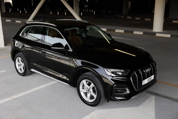  Black Audi Q5 45 TFSI quattro Photo 7