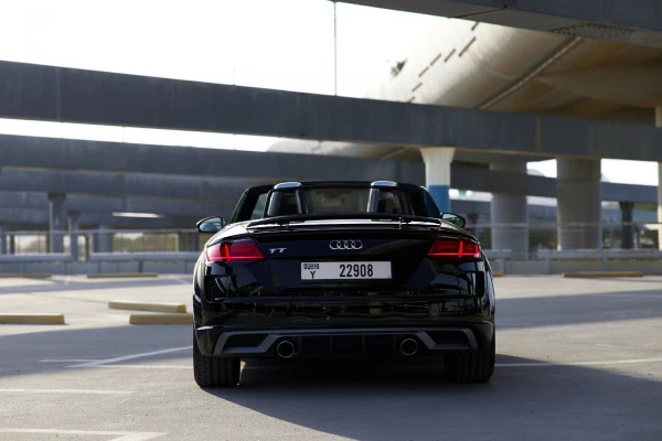  Black Audi TT Photo 2