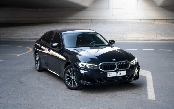 Black BMW 318i Photo 5