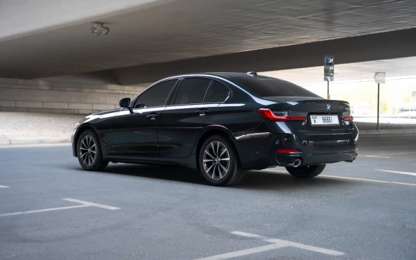  Black BMW 318i Photo 6