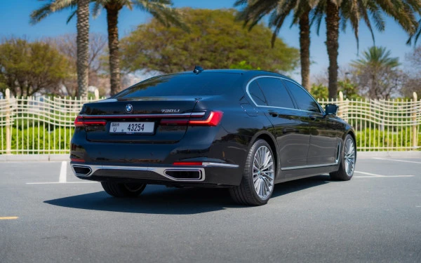  Black BMW 730Li Photo 2