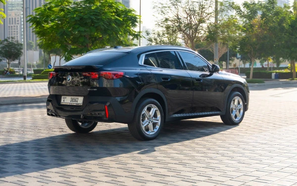  Black BMW X2 Photo 3