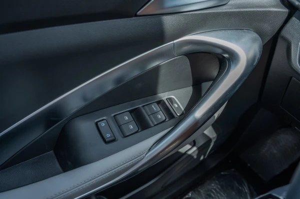  Black Chevrolet Captiva Photo 10