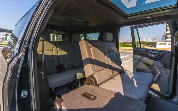  Black Chevrolet Suburban Photo 11