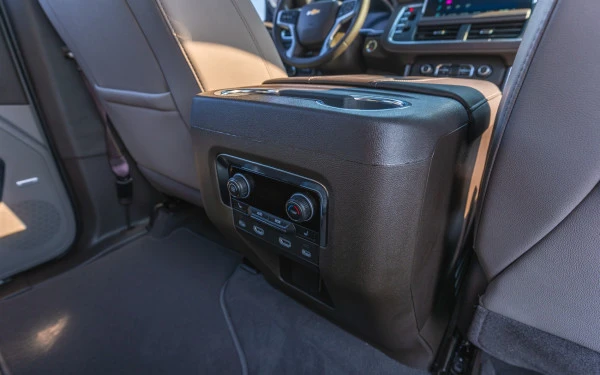  Black Chevrolet Suburban Photo 12