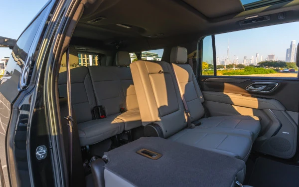  Black Chevrolet Suburban Photo 12