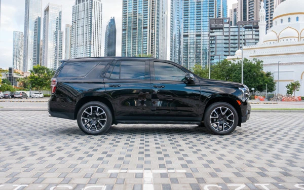  Black Chevrolet Tahoe RST Photo 2