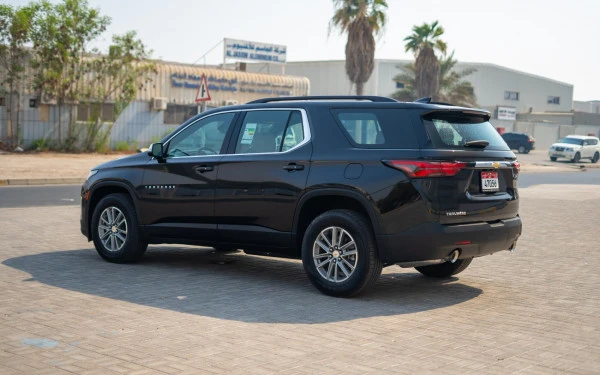  Black Chevrolet Traverse Photo 4