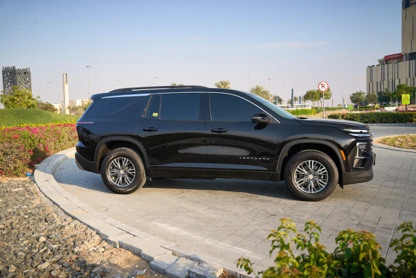  Black Chevrolet Traverse Photo 3