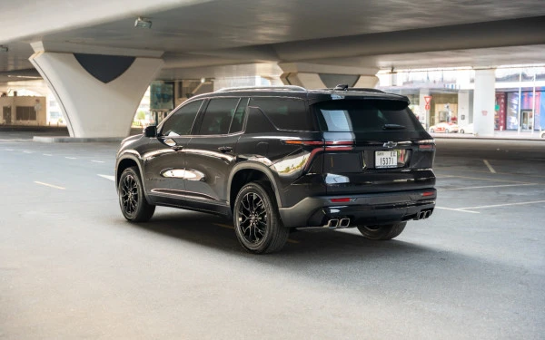  Black Chevrolet Traverse Photo 5