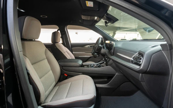  Black Chevrolet Traverse Photo 7