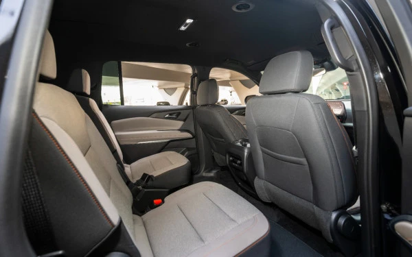  Black Chevrolet Traverse Photo 8