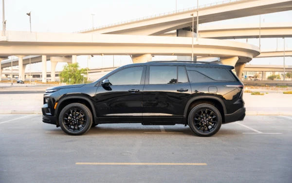  Black Chevrolet Traverse Photo 2