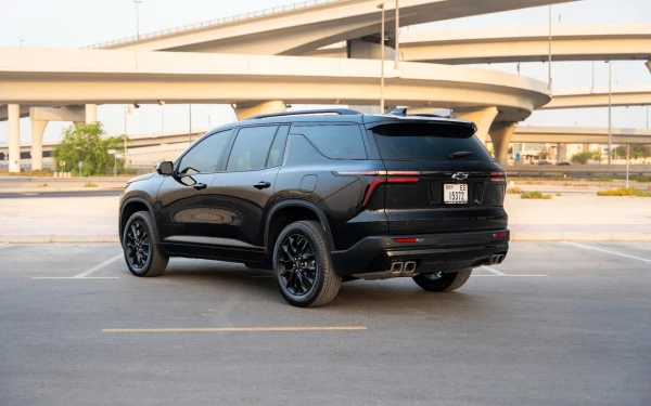  Black Chevrolet Traverse Photo 3