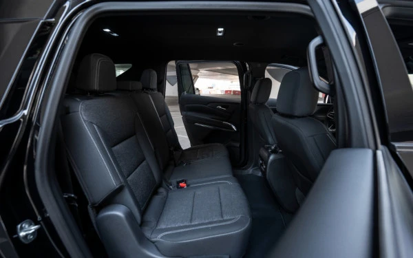  Black Chevrolet Traverse Photo 5
