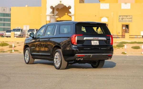  Black GMC Yukon XL Photo 4