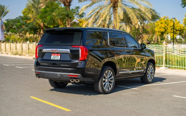  Black GMC Yukon Denali Photo 3