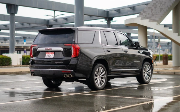  Black GMC Yukon Denali Photo 2