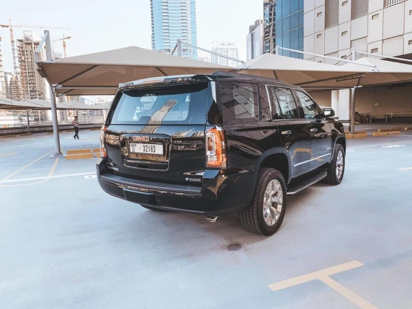  Black GMC Yukon Photo 2