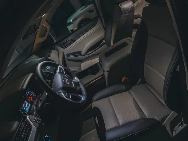  Black GMC Yukon Photo 3