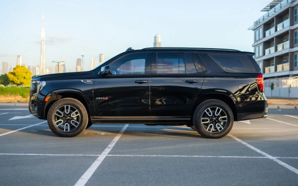  Black GMC Yukon AT4 Photo 2