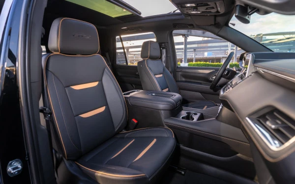  Black GMC Yukon AT4 Photo 6