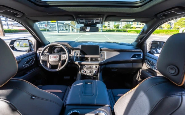  Black GMC Yukon AT4 Photo 4