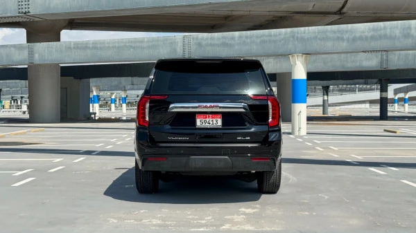  Black GMC Yukon Photo 4