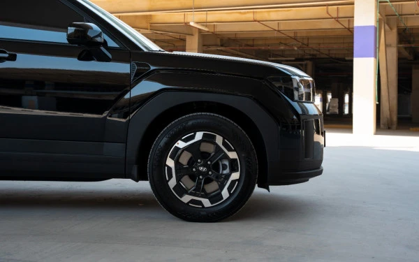  Black Hyundai Santa Fe Photo 5