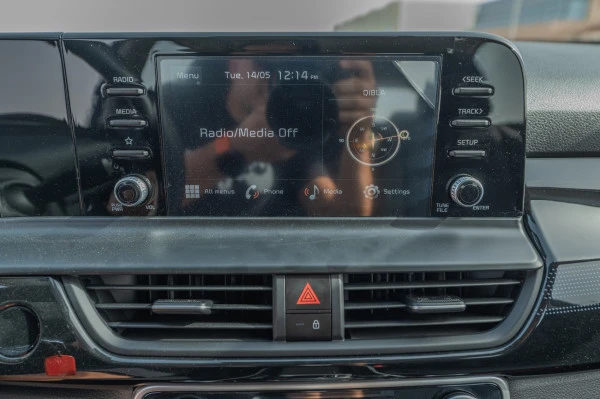  Black KIA Seltos Photo 10