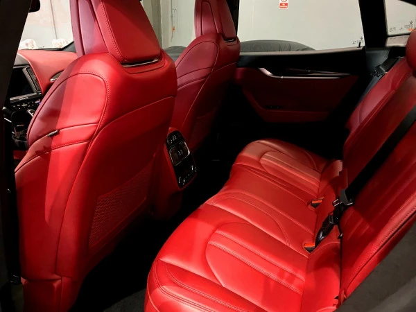  Black Maserati Levante Photo 4