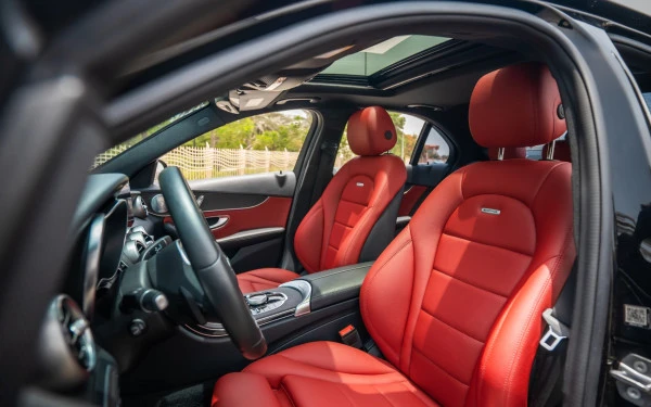  Black Mercedes C300 Photo 4