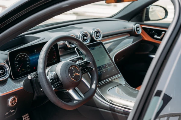  Black Mercedes C200 Photo 4