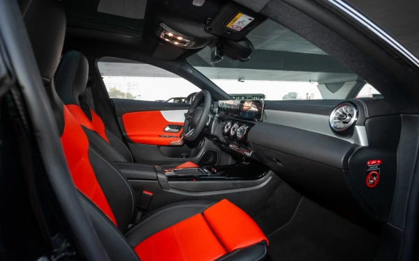  Black Mercedes CLA200 Photo 10