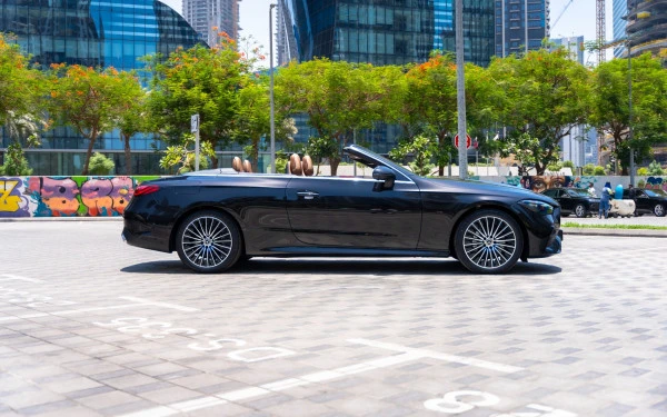  Black Mercedes CLE 200 AMG cabriolet/convertible Photo 4