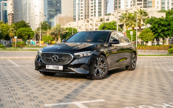  Black Mercedes E200 Photo 4