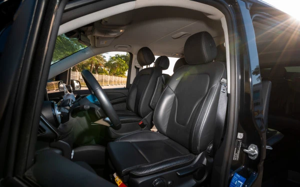  Black Mercedes V300 Avantgarde Extra Long Photo 20