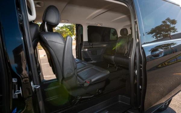  Black Mercedes V300 Avantgarde Extra Long Photo 26