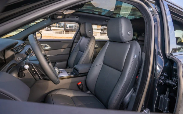  Black Range Rover Velar Photo 5