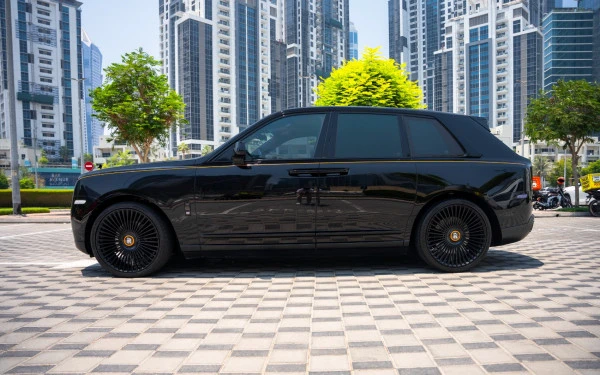  Black Rolls Royce Cullinan Photo 2
