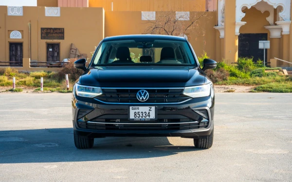  Black Volkswagen Tiguan Photo 2