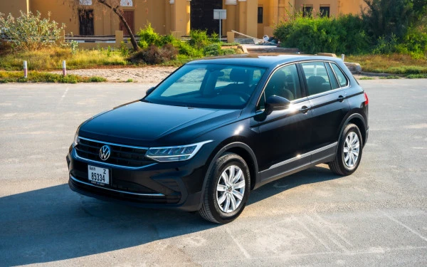  Black Volkswagen Tiguan Photo 3