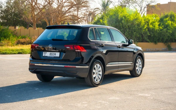  Black Volkswagen Tiguan Photo 4