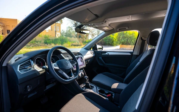  Black Volkswagen Tiguan Photo 5