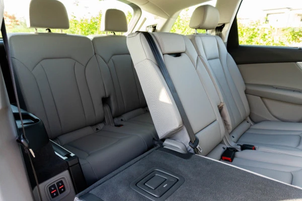  Blue Audi Q7 Photo 11